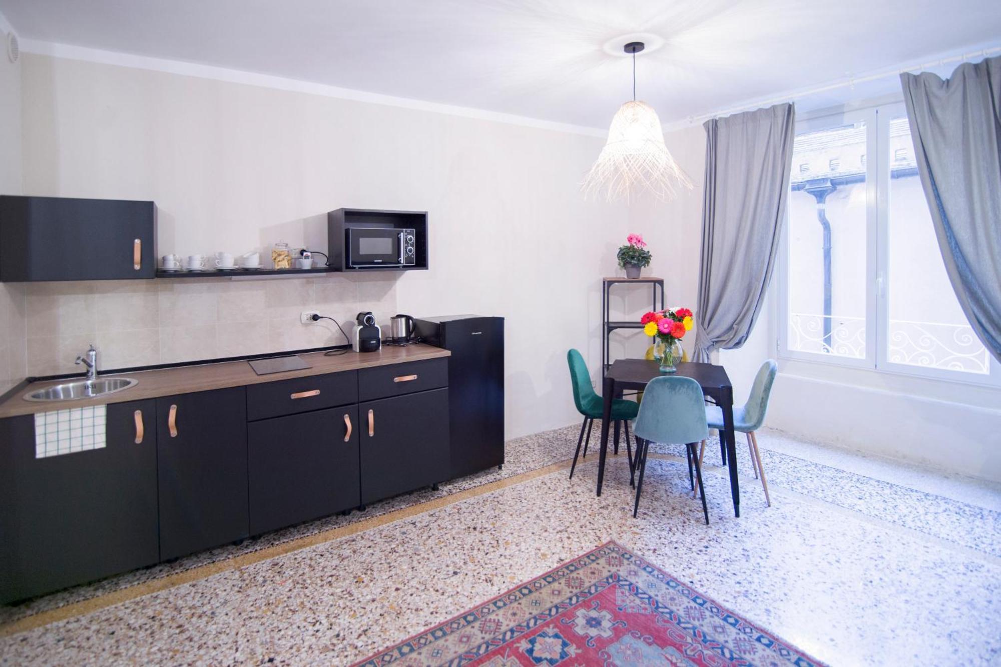 La Piazzetta Rooms & Apartments เจนัว ภายนอก รูปภาพ